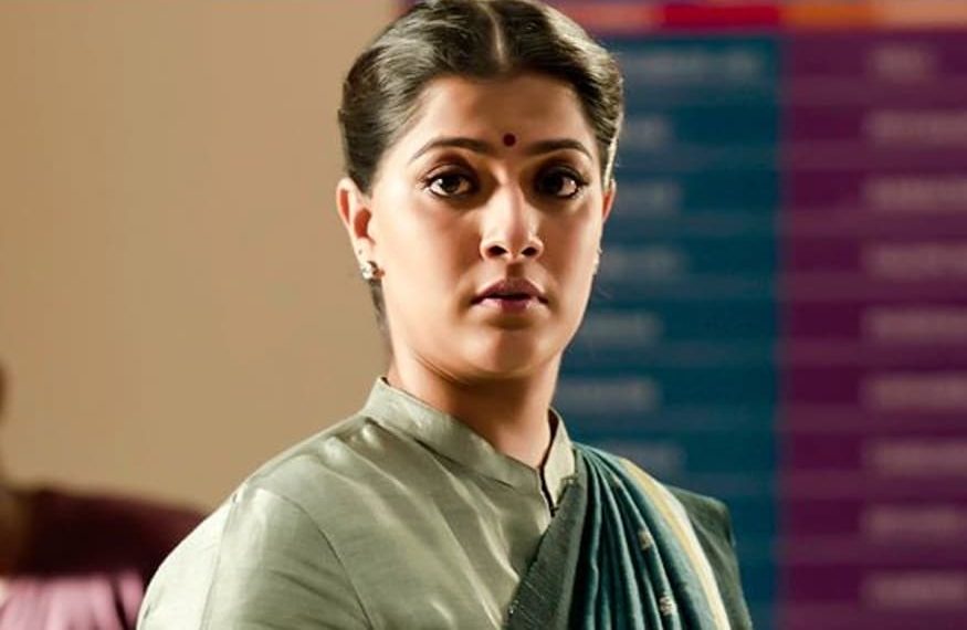 ‘மக்கள் செல்வி’ பட்டத்துக்காக கீர்த்தி சுரேசுடன் மோதல்..! வரலட்சுமி சரத்குமார் விளக்கம்