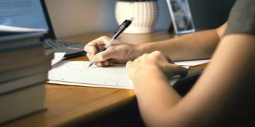 வீட்டில் இருந்தாவாறே ஒன்று முதல் ஒன்பதாம் வகுப்பு வரையிலான மாணவர்களுக்கு கல்வி