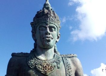 உலகின் மிகப்பெரிய இஸ்லாம் நாடான இந்தோனேசியாவில் உள்ள ஒரூ தீவு. இங்கே 93 சதவீத மக்கள் ஹிந்துக்கள்